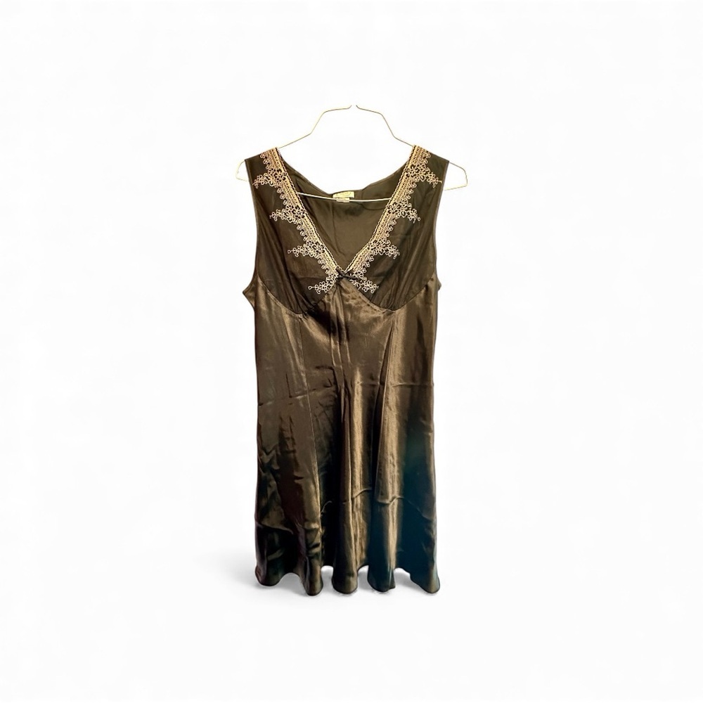Y2K Era Cinema Etoile Black Slip w/ Embroidered Bust Size Large - Picture 1 of 5